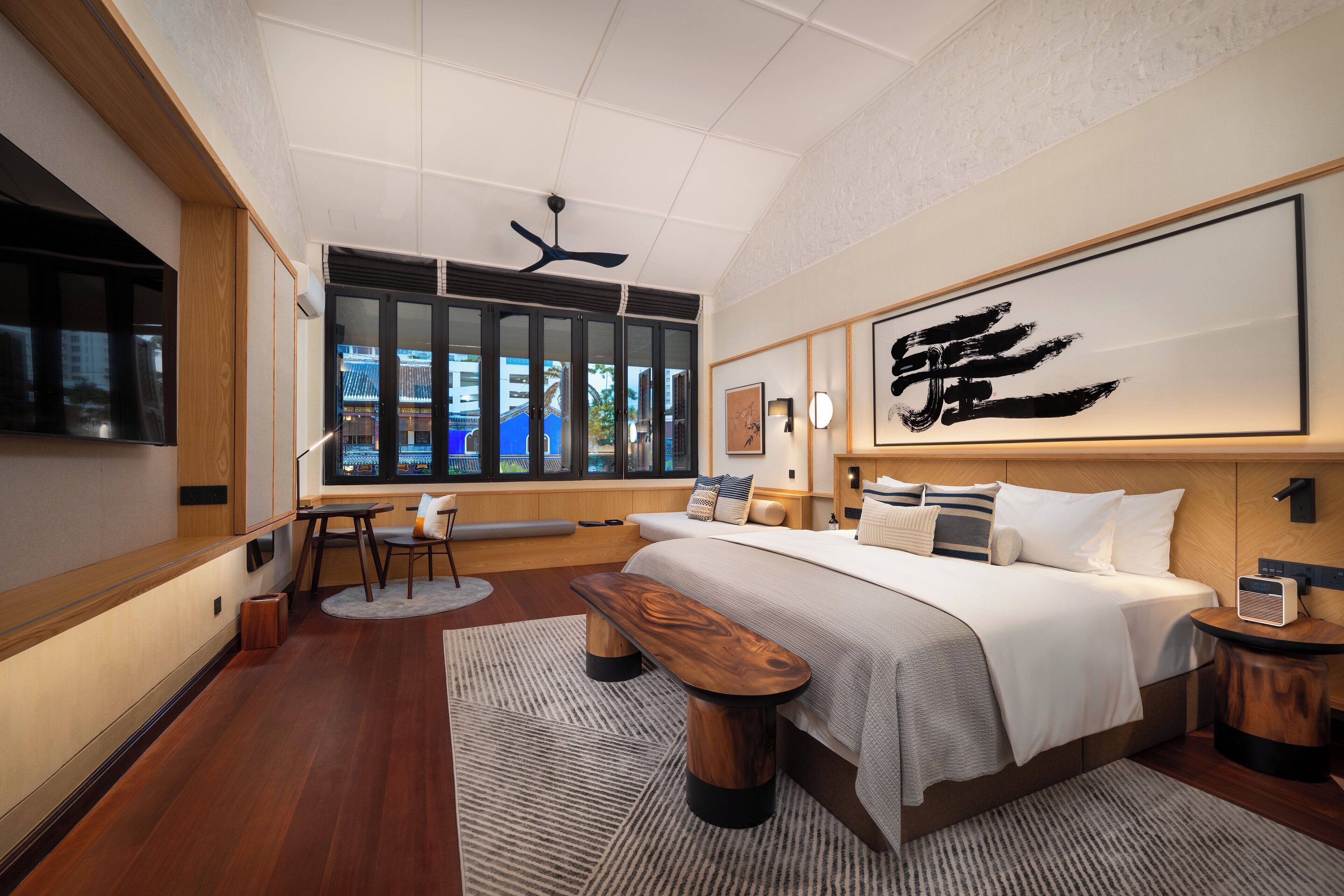 Signature Suites | Artículos del minibar gratis y caja de seguridad en la habitación 