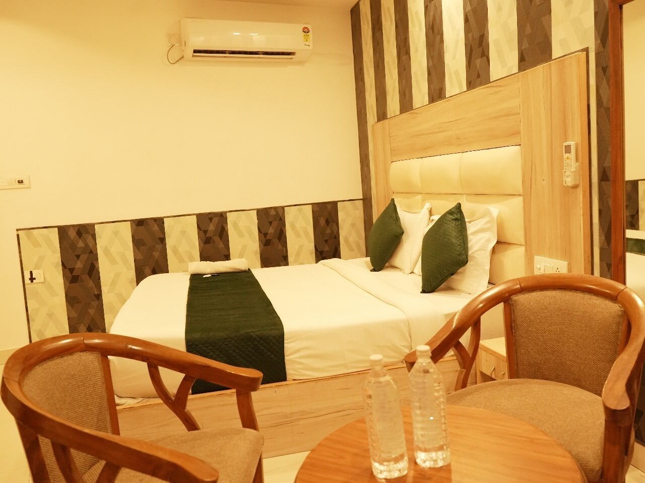 Chambre Deluxe Double ou avec lits jumeaux, vue ville | Coffres-forts dans les chambres, bureau, rideaux occultants