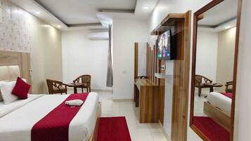 Deluxe Double or Twin Room, City View | In-room safe, desk, blackout curtains, soundproofing