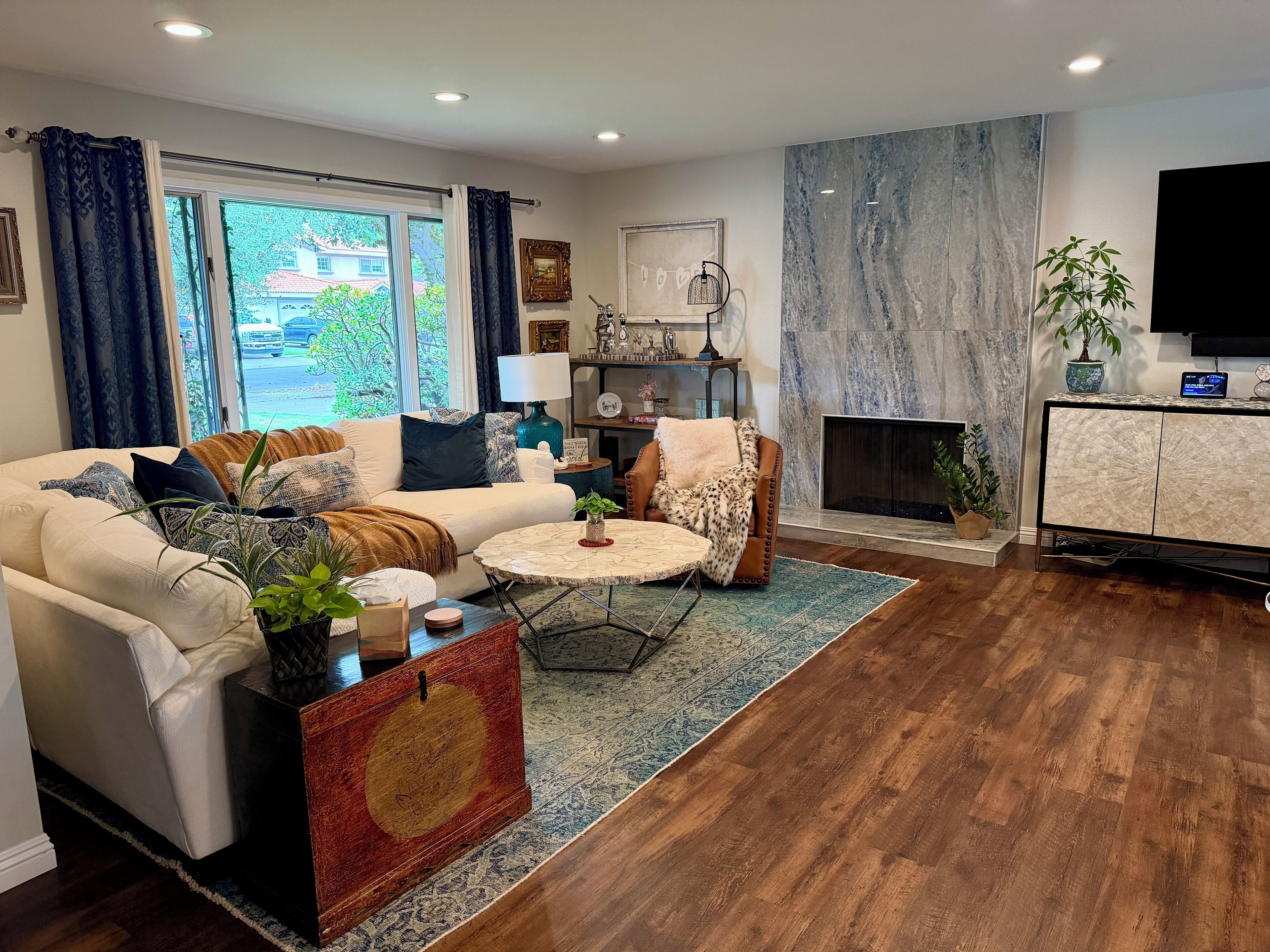 Smart TV, fireplace, books