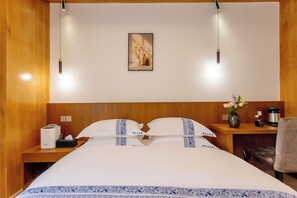 Kamar Double Comfort, pemandangan kebun | Didekorasi berbeda-beda, kedap suara, dan Wi-Fi gratis