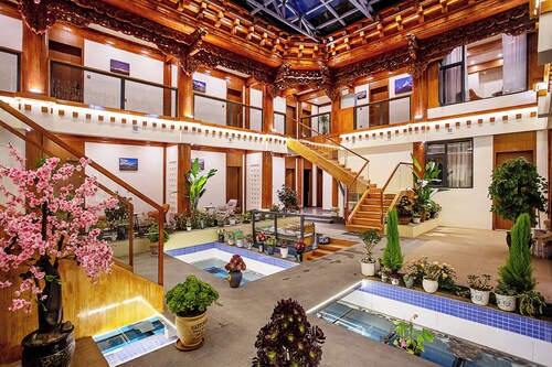 Namzhuo Tibetan-style Courtyard Manor