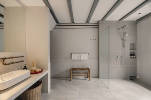 Family Townhome, City View | Bathroom | Separate tub and shower, hair dryer, slippers, towels