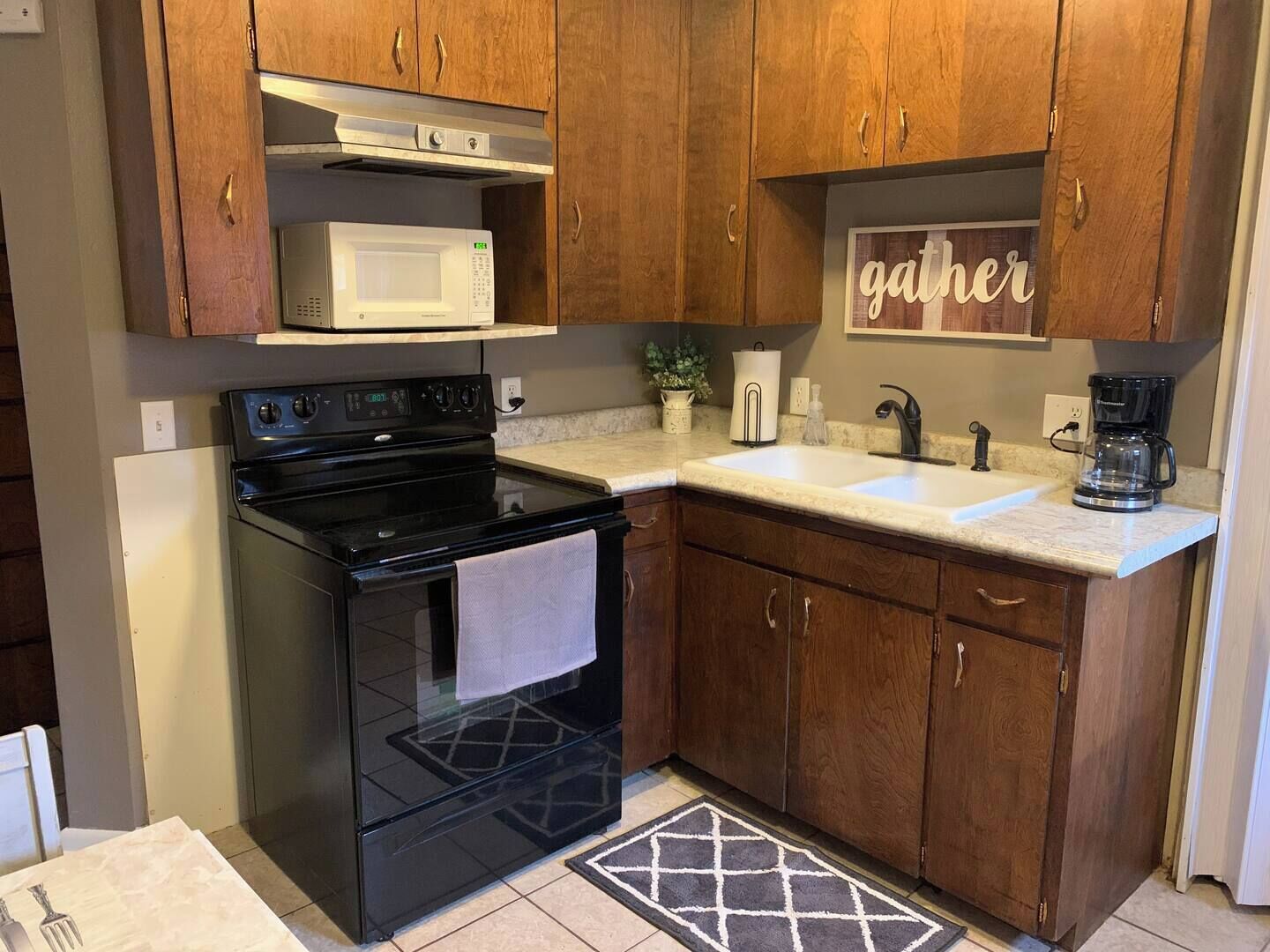 Microondas, horno y placa de cocina