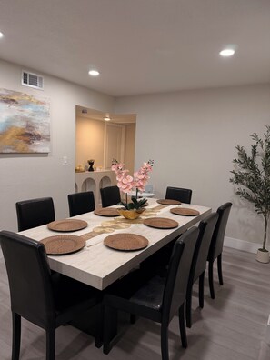 Dining - Modern Family Oasis w/ Pool • BBQ | 10 min to Strip (Las Vegas)
