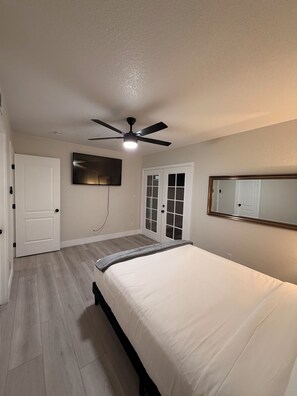 3 عدّة غرف نوم وواي فاي مجانًا وملاءات أسرّة