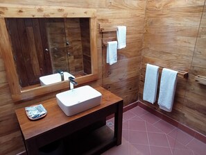 Economy Double Room, Garden View | Bathroom | Bathtub, free toiletries, towels, soap