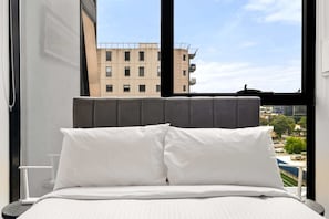 1 bedroom, iron/ironing board, WiFi, bed sheets - South Melbourne Apartment with Gym Access (South Melbourne)