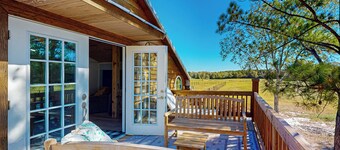 Historic Barn in Mississippi: Equestrian Getaway!