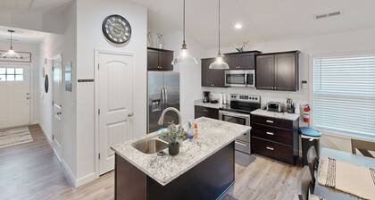 Patio & Fire Pit! Dog-Friendly Spartanburg Home