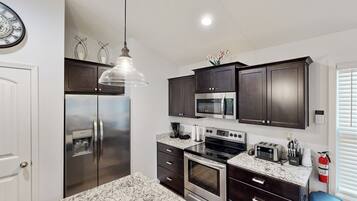 Fridge, microwave, stovetop, dishwasher