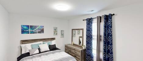 3 slaapkamers, een bureau, beddengoed