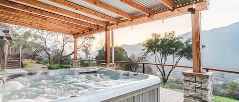 Outdoor spa tub