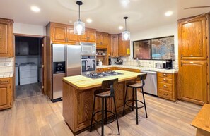 Refrigerador, microondas, horno, placa de cocina