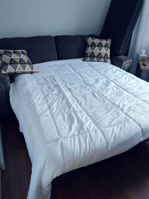 2 Schlafzimmer, Schreibtisch, Bügeleisen/Bügelbrett, kostenloses WLAN