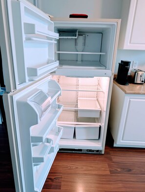 Interior - The Maple Executive Suite | 2-Bedroom Serviced Apartment (Alert Bay)