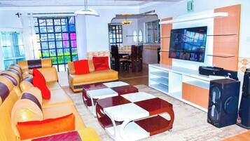 Deluxe Double Room | Living area