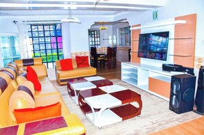 Deluxe Double Room | Living area - Majestic Airport Villa (Syokimau)