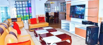 Majestic Airport Villa