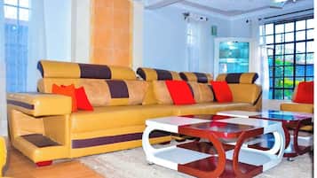 Deluxe Double Room | Living area