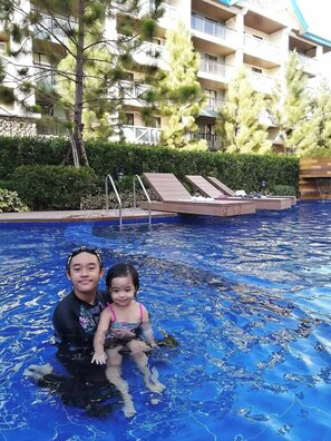 Pool - This modern condo is located in the middle of everything Tagaytay has to offer. (Tagaytay City)