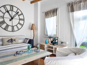 TV - Li Conchi 15 – Family-Friendly Villa with Sun Terrace Near Cala Sinzias (Castiadas)