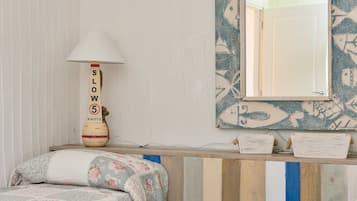 Escrivaninha, Wi-Fi, roupa de cama