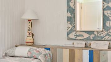 Escritorio, wifi y ropa de cama