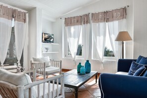 TV - Li Conchi 35 – Spacious Holiday Home for 7 in a Modern Resort (Castiadas)