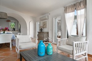 TV - Li Conchi 35 – Spacious Holiday Home for 7 in a Modern Resort (Castiadas)