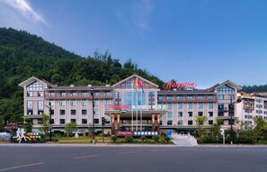 Front of property - Hampton by Hilton Zhangjiajie National Forest Park (Zhangjiajie)