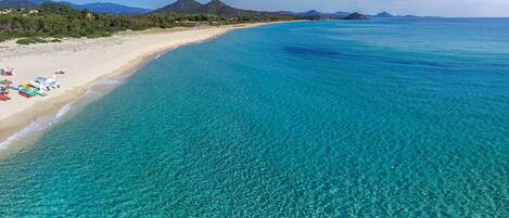 Una spiaggia nelle vicinanze