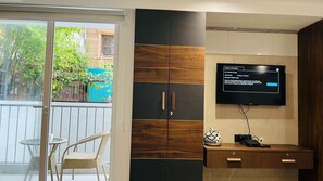 Basic Single Room | Desk, laptop workspace, free WiFi