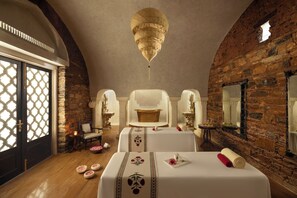 Sauna, steam room, 4 treatment rooms