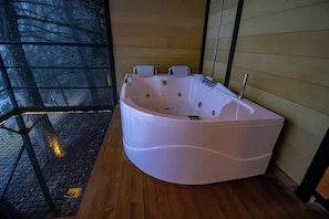 Dusche, Whirlpool, HandtĂŒcher, Seife