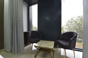 Suite Room | Living area | 30-inch LCD TV with cable channels - Hotel Priyaj (Jaipur)