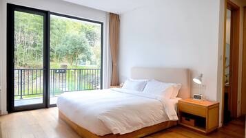 Standard Suite, Courtyard View | Down comforters, desk, laptop workspace, blackout drapes