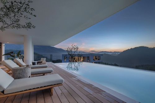 LOSTVILLA Green Gable-Anji