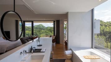 Dobbeltrom – senior, utsikt mot høyde | Bad | Toalettartikler (inkludert), hårføner, tøfler og håndklær