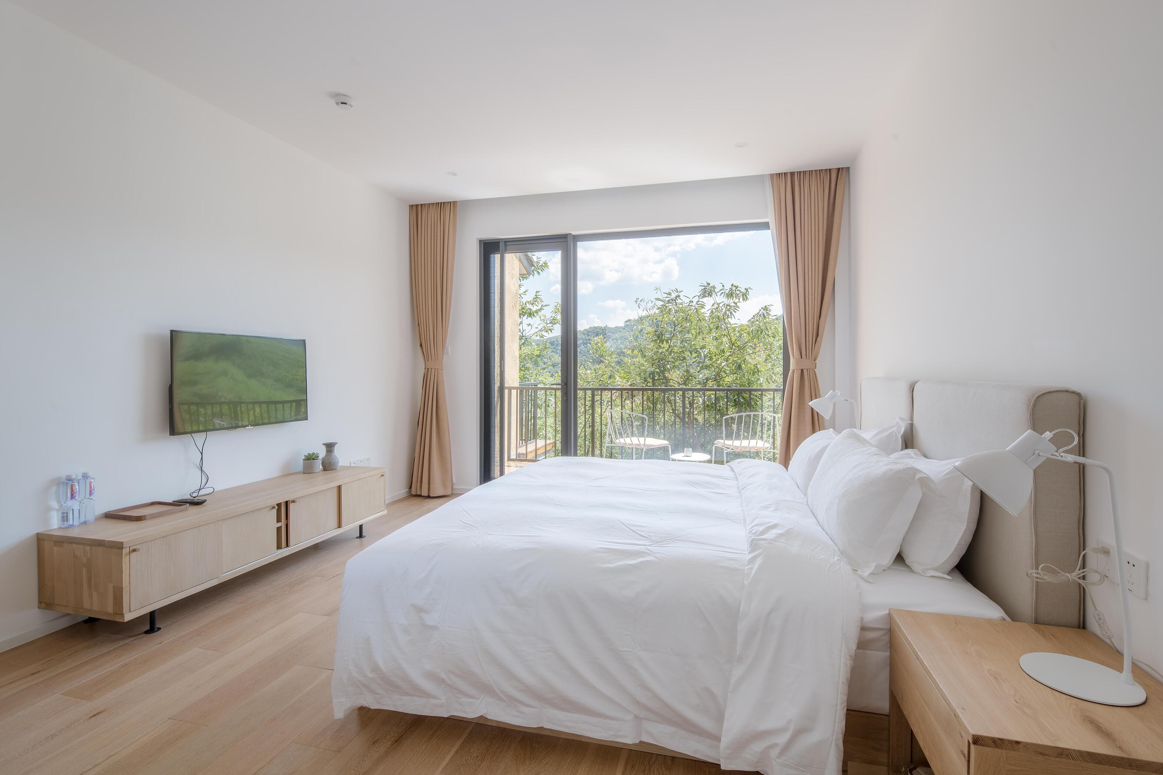 Svit Superior | Skrivbord, arbetsyta för laptop och mörkläggningsgardiner