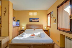 Estudio familiar (Apartment Grange Valle) | Sala de estar | Smart TV de 21 pulgadas con canales digitales