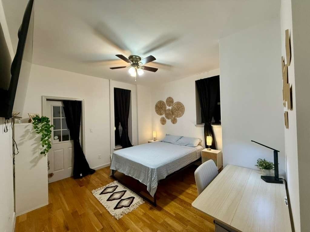 Silitysrauta/-lauta, Wi-Fi, vuodevaatteet