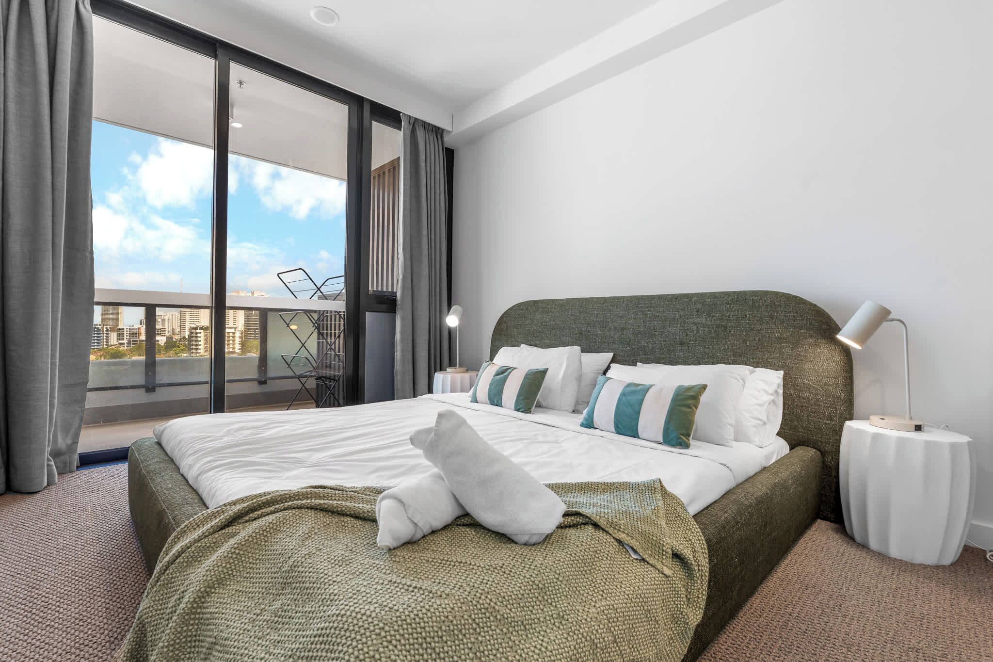 Bügeleisen/Bügelbrett, Reisekinderbett, WLAN, Bettwäsche