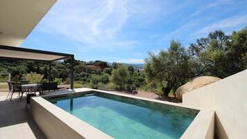 Piscina externa, piscina aquecida