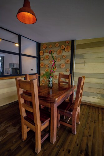 Quaint 1-bedroom cabin in tranquil Versalles perfect for relaxing