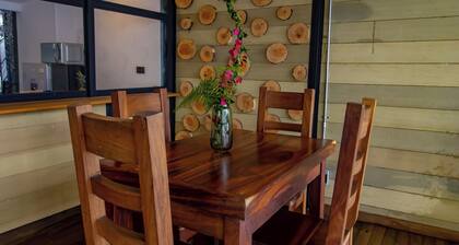 Quaint 1-bedroom cabin in tranquil Versalles perfect for relaxing