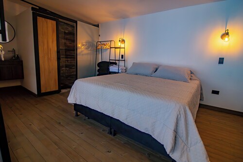 Quaint 1-bedroom cabin in tranquil Versalles perfect for relaxing