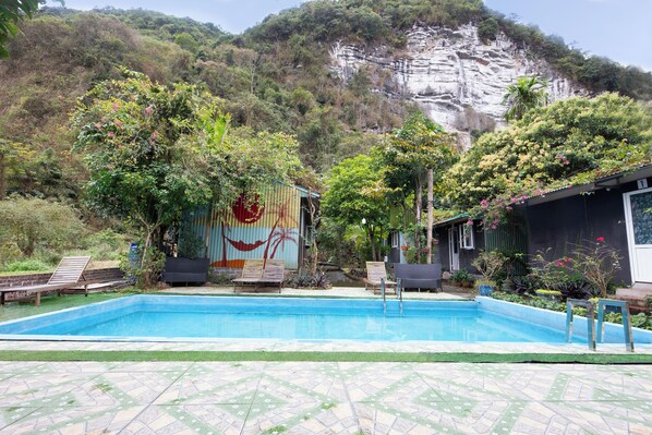 حمّام سباحة خارجي