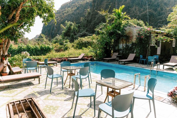 Outdoor pool - Cat Ba Countryside Homestay (Hai Phong)