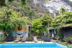 المنشأة من الخارج